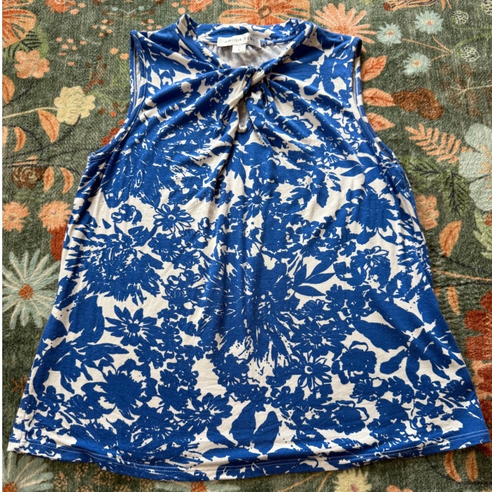 Amour Vert Blue White Floral Twist Neck Keyhole Sleeveless‎ Modal Top Small
